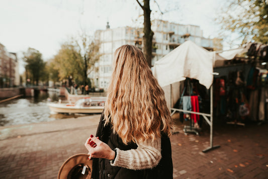 How to detangle wavy hair