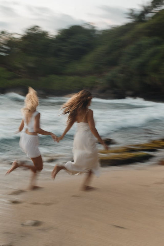 How to get beach waves (without heat or frizz)