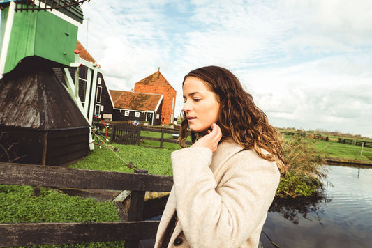 Why Is Wavy Hair Frizzier In Winter?